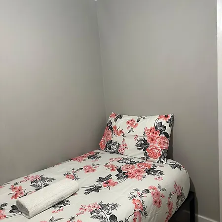 Σπίτι διακοπών Spacious 3br - Pool Table - Games - Sleeps 9