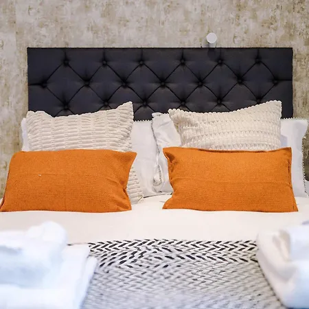 Dom wakacyjny 3 Bed House - Free Parking - Free Wifi Manchester