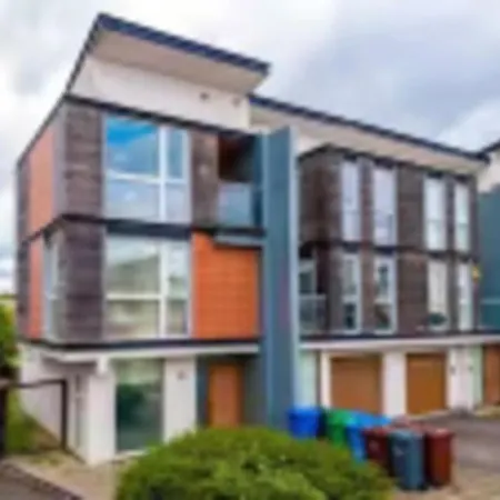 Stylish House In With Pool Table بيت للعطل