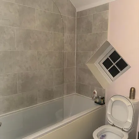 Large Cozy In Bute House