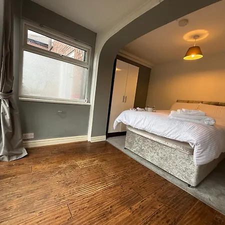 02 Chesterton Grove Manchester