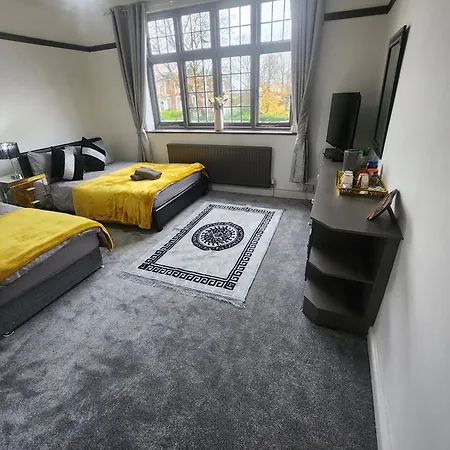 بيت للعطل Charming Tudor White House Free Wifi