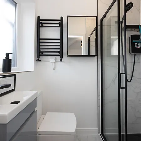 Modern 5-bed Ev Centre 10 Min