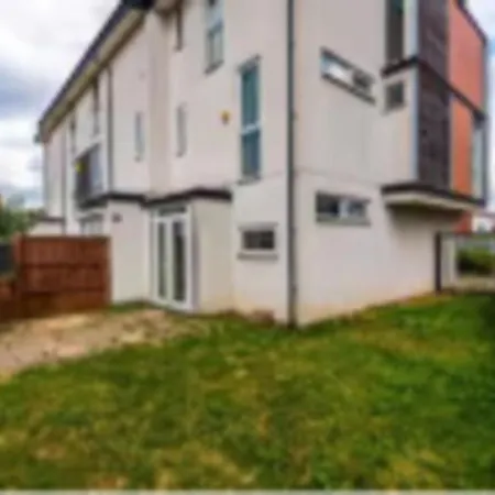 Stylish House In With Pool Table بيت للعطل