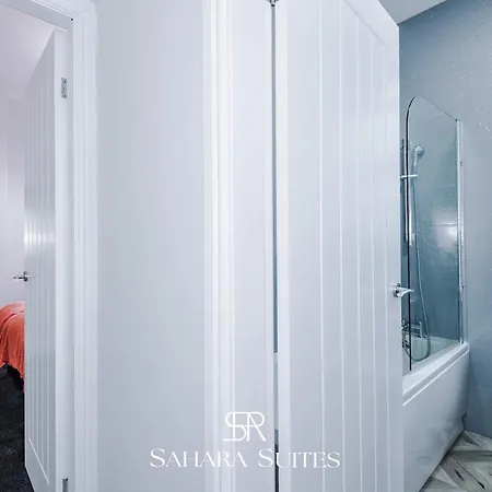 Hébergement de vacances Stylish 4-bedroom Salford - Sleeps 9 - Parking - Long Term