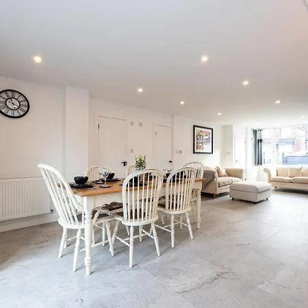 Vakantiehuis Modern 5-bed Ev Centre 10 Min Manchester