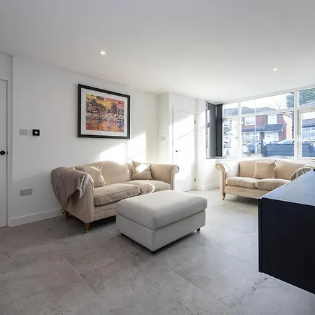 Modern 5-bed Ev Centre 10 Min