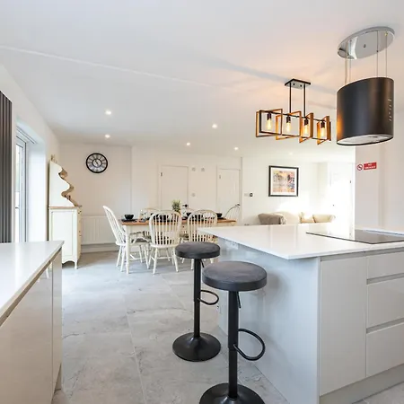 Vakantiehuis Modern 5-bed Ev Centre 10 Min