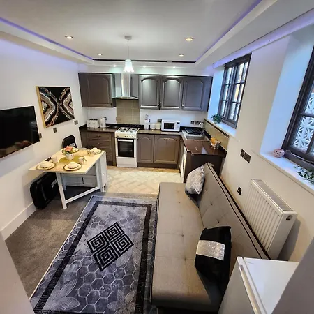 Charming Duplex Free Wifi Old Trafford דירה מנצ'סטר