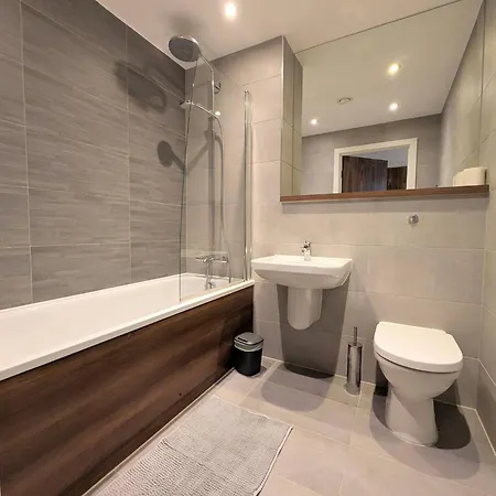 The Urban Nest - King Bed, Walk To C-centre Apartman Manchester
