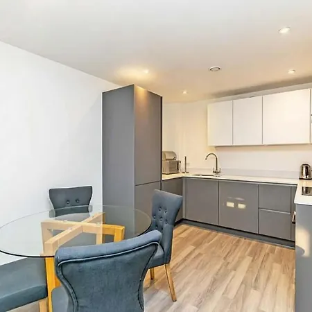 Convenient 2 Bedroom *