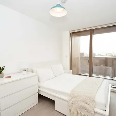 Apartment Modern 1 Bed With Views In *