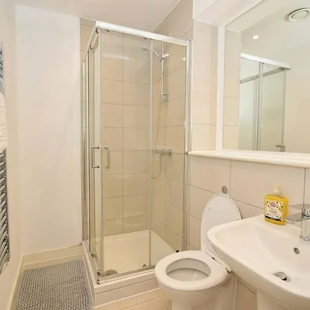 Modern 1 Bed With Views In Apartament Manchester