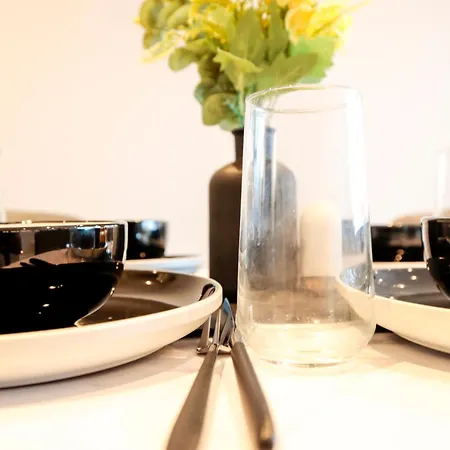 Modern 2 Bed, 2 Bath With Ensuite By Avalora Short Lets & Serviced Salford, Near Tram Manchester, Train Station, Parking Manchester