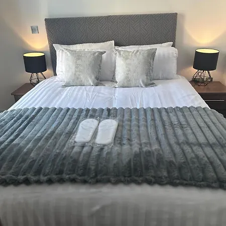 Riverview - Balcony - 4 Guests - Near Old Trafford Apartament Manchester
