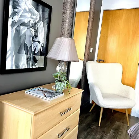 Serviced Near Ao Arena アパート *