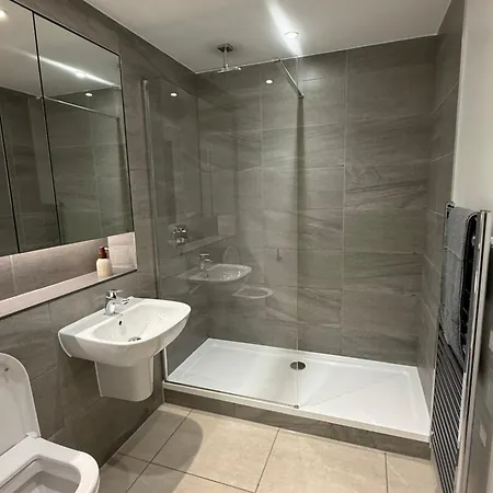 J&e Modern Luxury * Manchester