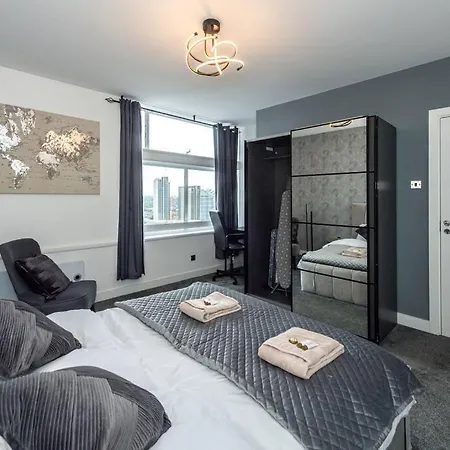 *superb Location* 18th Floor Apartment