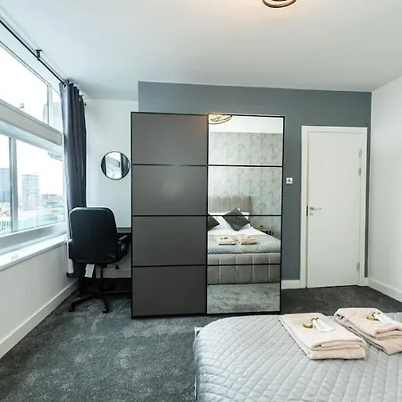 *superb Location* 20th Floor *