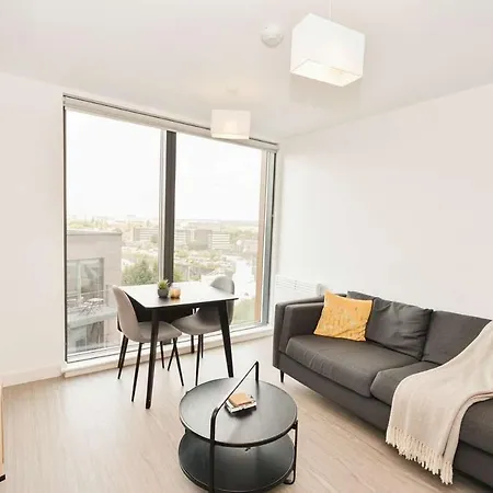Modern 1 Bed With Views In Apartament *