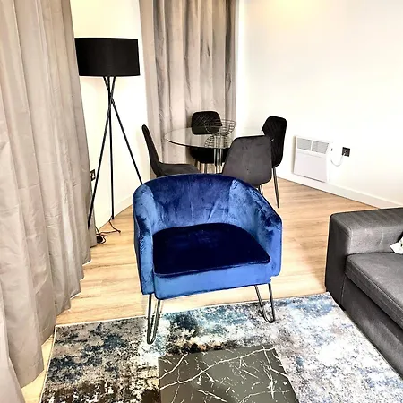 Riverview - Balcony - 4 Guests - Near Old Trafford Apartament Manchester