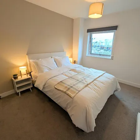 The Urban Nest - King Bed, Walk To C-centre