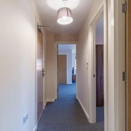 דירה Spacious Salford Quays Apartment, Prime Location מנצ'סטר