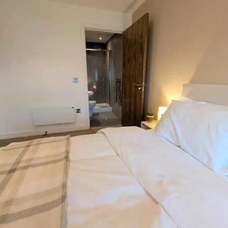 The Urban Nest - King Bed, Walk To C-centre * Manchester
