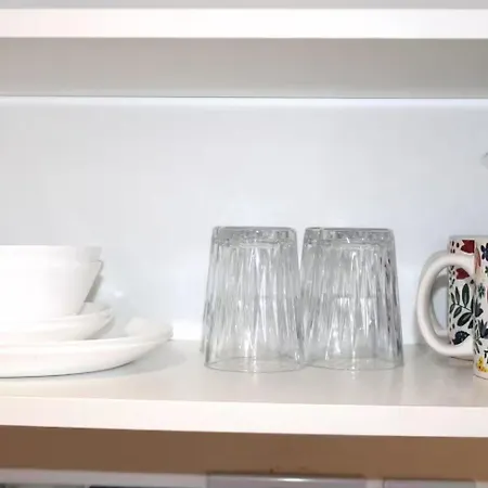 Cosy - 15 Mins Drive To