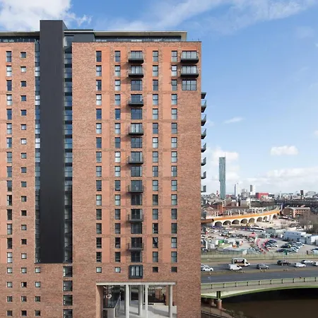 The Urban Nest - King Bed, Walk To C-centre * Manchester