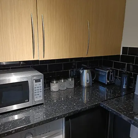 #85 Stylish Salford Free Parking Sleeps 6 *