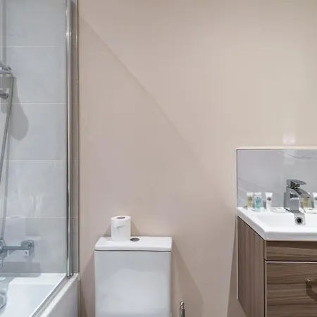 דירה Spacious Salford Quays Apartment, Prime Location *