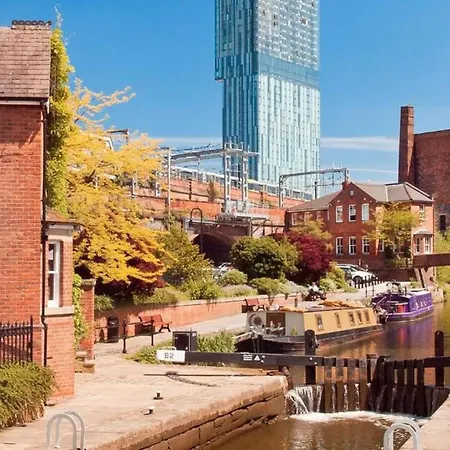 The Urban Nest - King Bed, Walk To C-centre