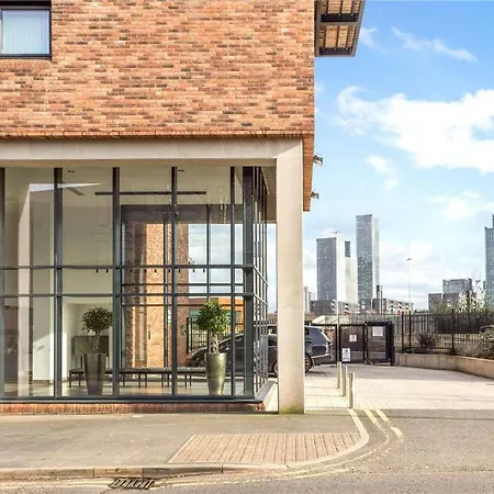 The Urban Nest - King Bed, Walk To C-centre