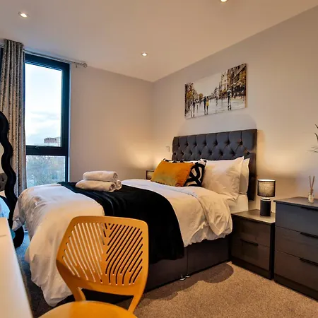 Modern 2 Bed, 2 Bath With Ensuite By Avalora Short Lets & Serviced Salford, Near Tram Manchester, Train Station, Parking Апартаменты *