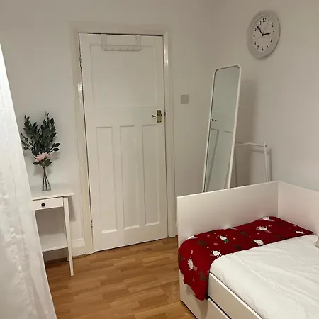 The Cotton Mill Hideaway - One Bedroom - Free Parking Near Etihad Stadium & Coop Live *