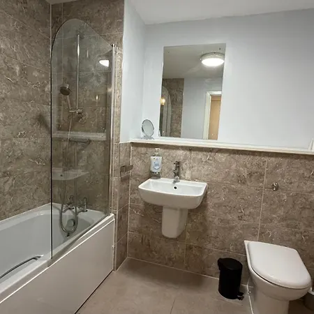 Luxury 5 Bed Centre شقة