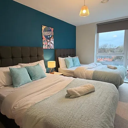 Luxury 5 Bed Centre *