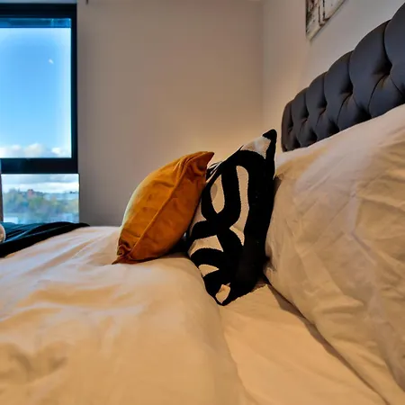 40 Percent Off Monthly 2 Bed Modern Near Piccadilly - Parking - Fast Wifi * Manchester