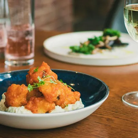 Marriott Victoria & 4* Manchester