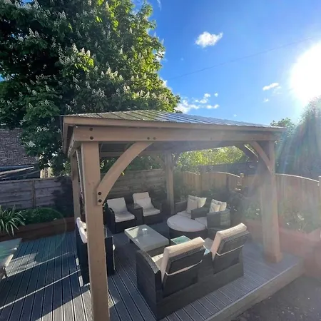 Casa de hóspedes Hendham House - Near Etihad Stadium, Coop Live Arena, Ao Arena, Piccadilly Train Station & Centre Manchester