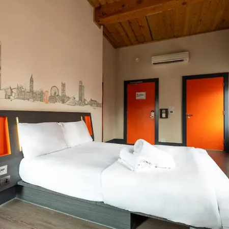 Easyhotel