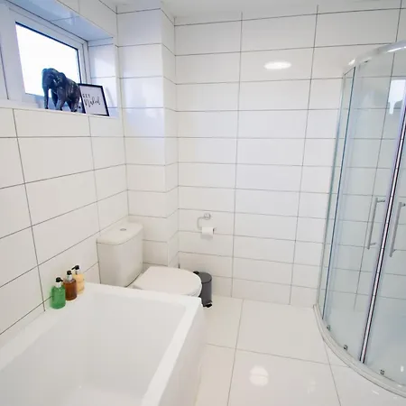 Ideal Away In Whitefield Bury * Manchester