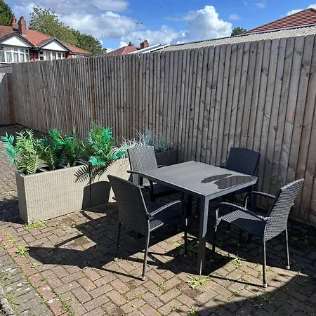 5-bed Jacuzzi Free Parking! Ferienhaus *