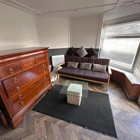 5br Jacuzzi, Garden & Parking Holiday home