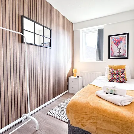 Contractor By Furnished 펜션 맨체스터