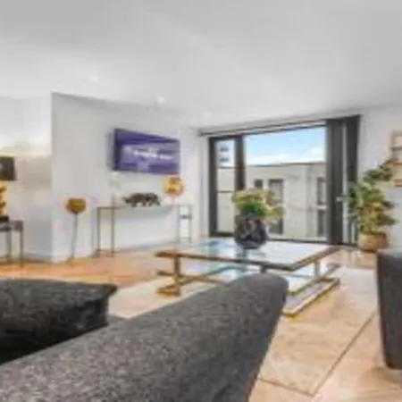 Super King Penthouse Minutes From Arndale Centre - Pass The Keys Manchester