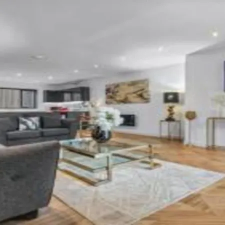 Apart Otel Super King Penthouse Minutes From Arndale Centre - Pass The Keys Manchester