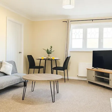 Hub - 2br With Free Parking, Near Airport & Attractions *
