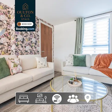 Tatil Evi Luxury Retreat For 10 - Short Lets & Serviced With Hot Tub And Spacious Garden